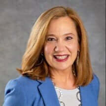 Headshot - Tara Knapp